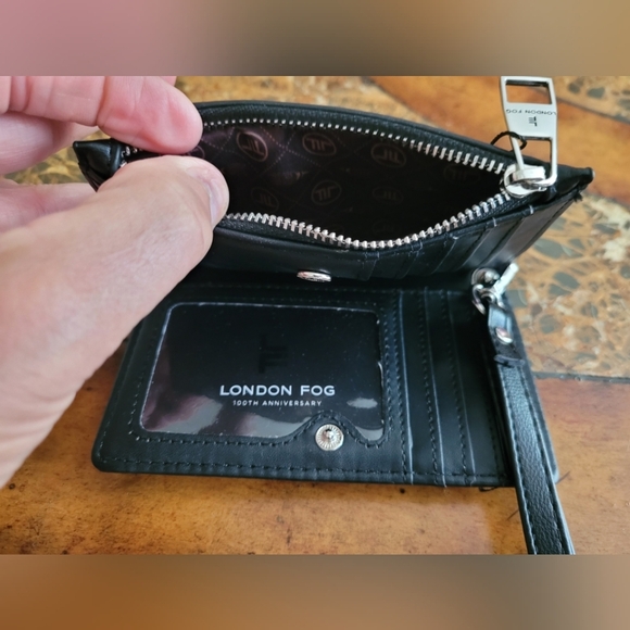 London Fog Black Wristlet - Picture 4 of 4